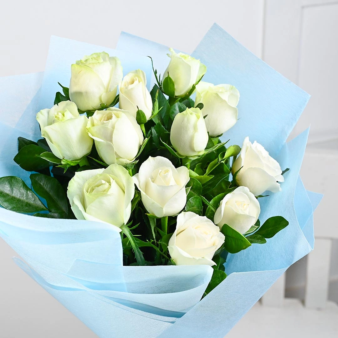 blossomwhiterosesinbluewrapperd