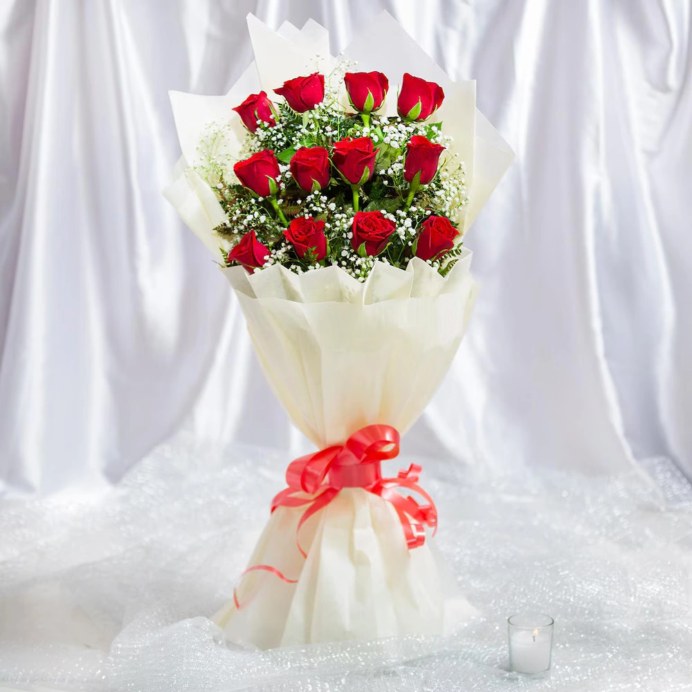 Classic Aura 12 Red Roses Flowers  Bouquet
